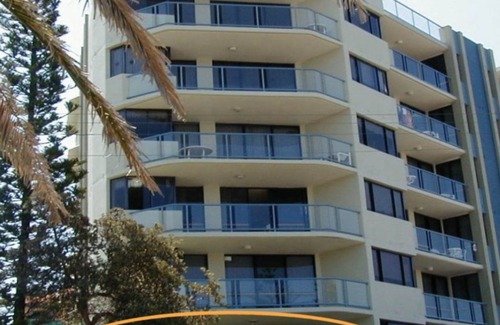 Kings Beach Apartment | RYSON UNIT 1 - A well presented, comfortably furnished 2 bedroom ensuite unit with a relaxing charm,