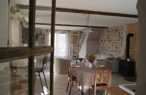 Sainte-Suzanne-and-Chammes House | Séjour féerique dans un gîte champêtre avec jardin, poêle à bois et terrasse à Sainte-Suzanne - FR-1-600-192