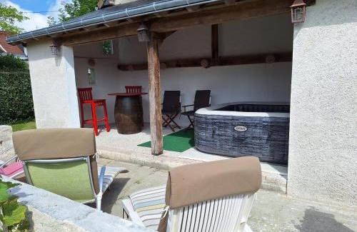 Clere-du-Bois House | Séjour paisible au cœur du Berry : maison familiale moderne, cheminée, jardin, et SPA à Cléré-du-Bois. - FR-1-591-563