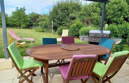 Clere-du-Bois House | Séjour paisible au cœur du Berry : maison familiale moderne, cheminée, jardin, et SPA à Cléré-du-Bois. - FR-1-591-563