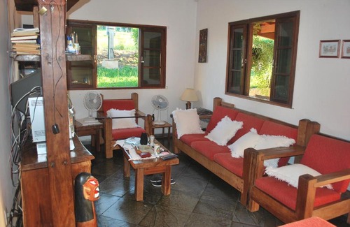 Porangaba House | Sítio com Lago,Piscina,Nascente,Churrasq,Forno,Gramado,Árvores,Pássaros.