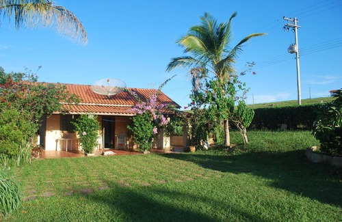 Porangaba House | Sítio com Lago,Piscina,Nascente,Churrasq,Forno,Gramado,Árvores,Pássaros.
