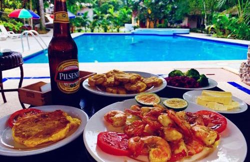 Tena House | Sacha Tinku