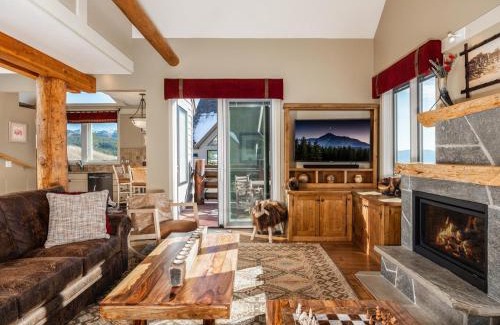 Lost Trails Retreat House | Saddle Ridge F5 home