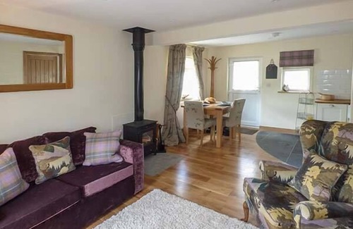 Torver Apartment | SADDLEBACK, pet friendly, with hot tub in Torver