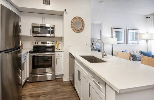 Palm Beach Gardens Apartment | Safe & Quiet Private Room in Palm Beach Gardens with fitness room, AC