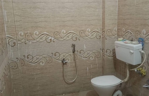 Naini Cabin | Safe rooms within500meter from ganga river ,near to sector 23,24,25- arail Ghat