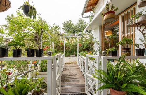 Kathgodam Villa | SaffronStays Hydrangea Hill, Mukteshwar