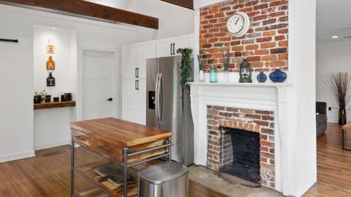 Asheville House | Sage Lodge by AvantStay 15 Min to Downtown Deck