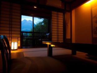 Yufuin Onsen Hotel | Saigakukan