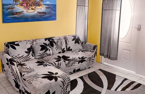 Hannah Apartment | Sailor's Gem I: Feel the Real Caribbean Life and Live Local at this Apartment!