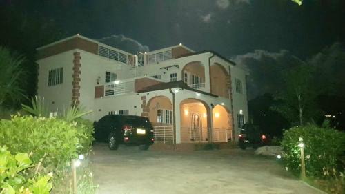St. George's Apartment | Saint George's Romantic Getaway Suite