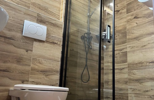 Szekesfehervar Cottage | Saját fürdővel, ingyenes parkolás és Wifi. Grillezési lehetőség az udvarban,