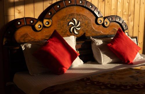 Gunehr Hotel | Sajan's Bir Verse