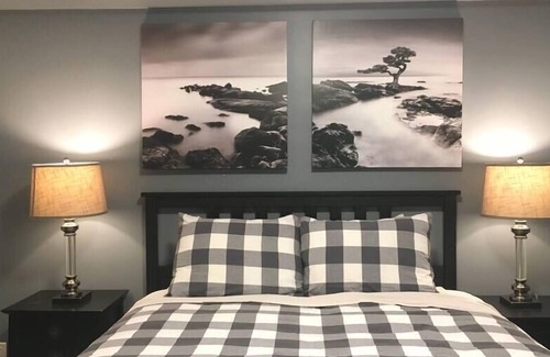 Burnaby House | Sakura Suite Near Skytrain, SFU