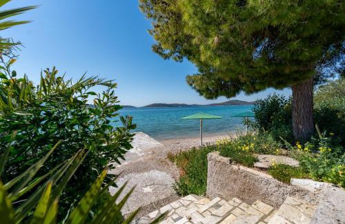 Salamis Apartment | Salamis Blue Retreat -a seafront family apartment