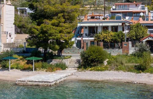 Salamis Apartment | Salamis Blue Retreat -a seafront family apartment