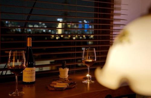 Seobinggo-dong Villa | Salon de Hannam River view