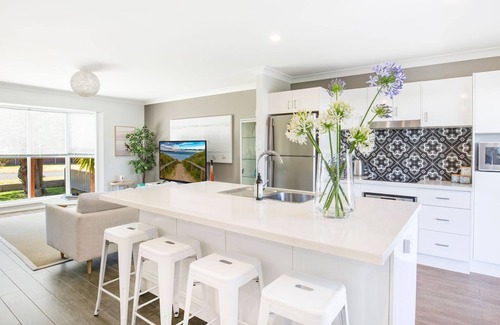 Vincentia House | Salty Mermaid by Experience Jervis Bay