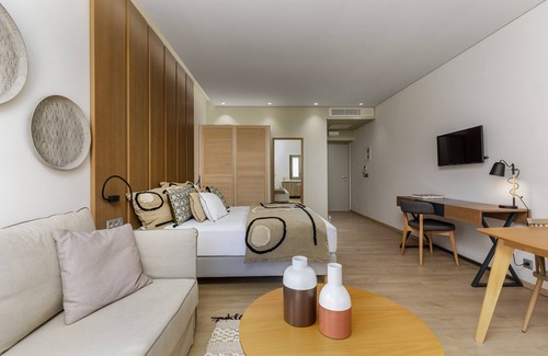 Omales Hotel | Salvia Areopolis All-Suite Hotel