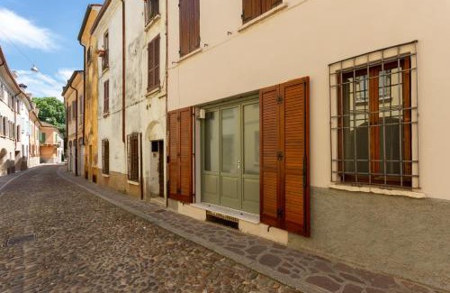 Old Town Apartment | Salvia Suite - Smart Holiday