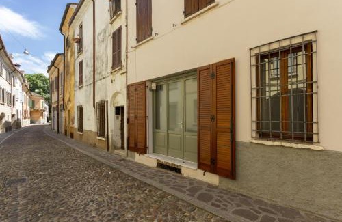 Old Town Apartment | Salvia Suite - Smart Holiday