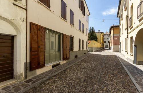 Old Town Apartment | Salvia Suite - Smart Holiday