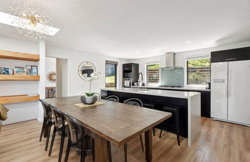 Sunshine Bay Apartment | Sam`s Sanctuary | Fernhill Home