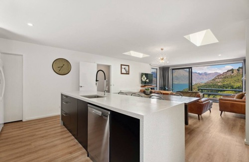Sunshine Bay Apartment | Sam`s Sanctuary | Fernhill Home