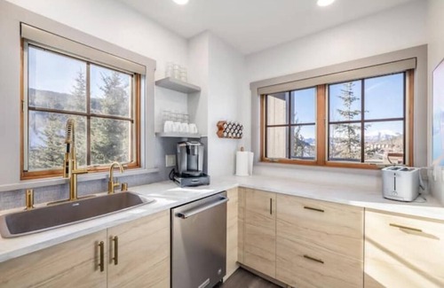River Run Condo | Sammy's Slope Side Bliss: 3br in Keystone Village
