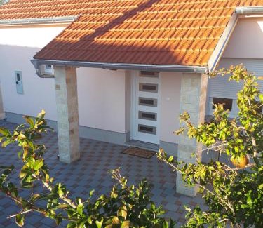 Bristane House | Samodol