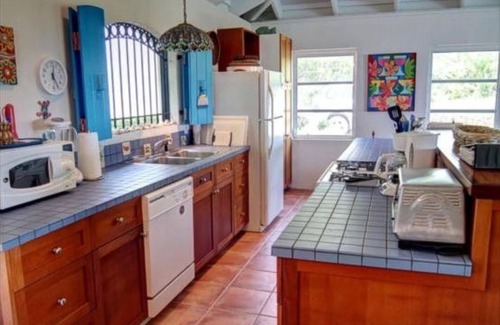 Fish Bay Villa | San Costanzo 2 br/ba Delightful breezes, Caribbean views, hot tub and generator!
