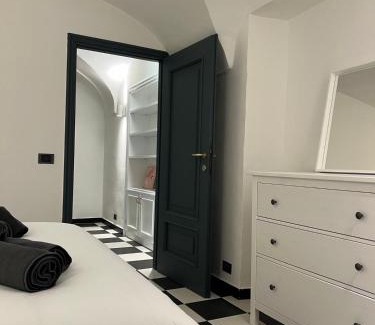 Genoa Historical Centre Apartment | San Lorenzo Rollis Apartment