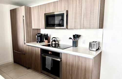 Central Beach Condo | Sanctuary by the Sea-Entire 1 Bedroom, 1 Bathroom Condo in the Tiffany House