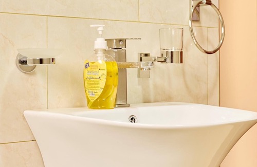 Entebbe Bed & Breakfast | Sand Grains Residences 014