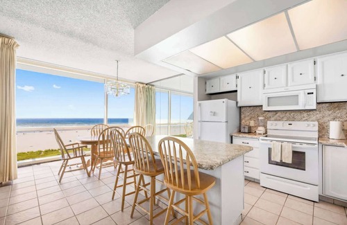 Seaside Condo | Sand & Sea (602) Beach Palette-Artsy Beachfront Dog Friendly