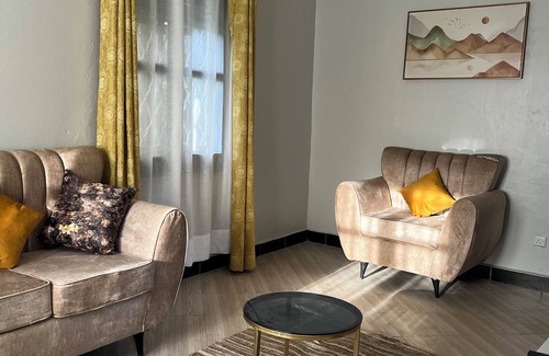 Entebbe Apartment | Sandalwood Home 4- 8min to the airport and 2 min to big shopping malls