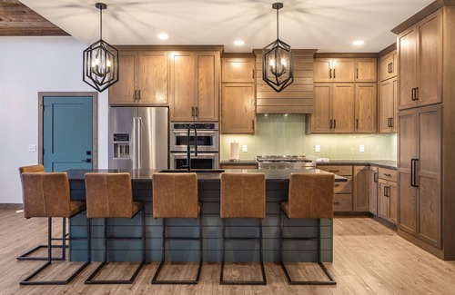 Hayward House | Sandalwood Retreat on Round Lake - Waterfront property with screened porch ￼