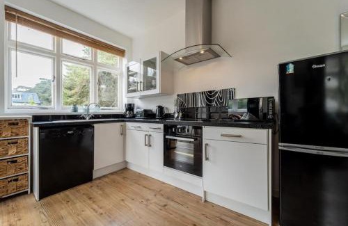 Sandbanks Apartment | Sandbanks Ground Floor 2 Bed Apt, beach 3mins walk