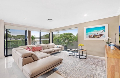 Ettalong Beach Apartment | SANDBAR - WATERFRONT ETTALONG BEACH