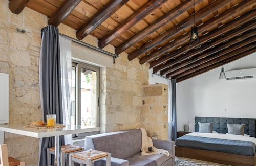 Vasa Koilaniou Apartment | Sanders Andre Marie - Cute Studio w - Shared Garden