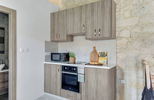 Vasa Koilaniou Apartment | Sanders Andre Marie - Nice Studio w Shared Garden