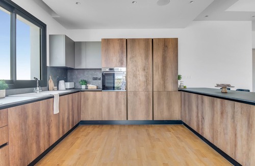 Limassol Apartment | Sanders Crystal 2 - Top 3-Bdr with Shared Pool