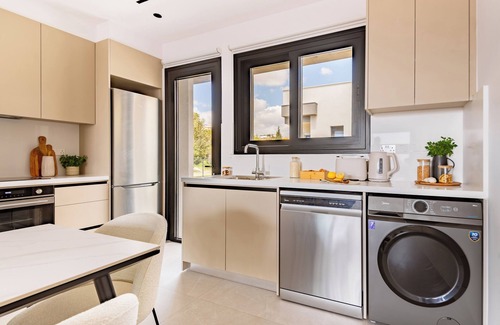 Agios Athanasios Apartment | Sanders Eduardovich - Great 2-Bdr with Balcony