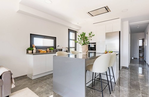 Agios Athanasios Apartment | Sanders Evolution 2 - 2-Bdr Apt with Private Rooftop