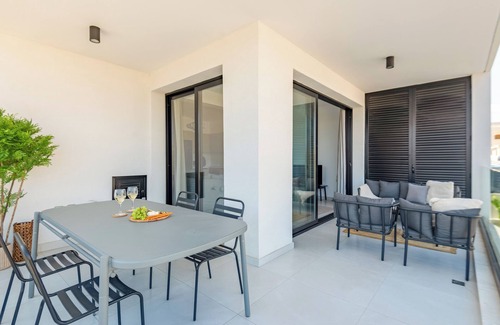 Agios Athanasios Apartment | Sanders Only - Adorable 2-Bdr Apt with Balcony