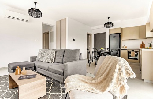 Agios Athanasios Apartment | Sanders Only - Cute 2-Bdr Apt with Balcony