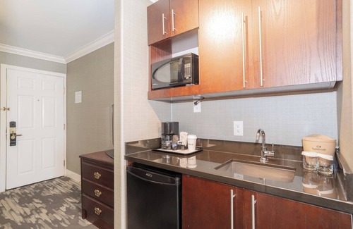 North Industrial Hotel | Sandman Hotel Saskatoon