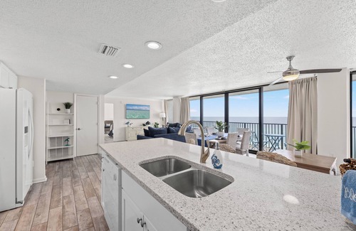 West Panama City Beach Hotel | Sandpiper Beacon Beach Resort