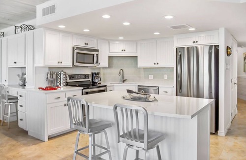 Port Aransas Condo | Sandpiper Condominiums 702, Panoramic Gulf Views w/direct access to Mustang Island/Port A beaches.